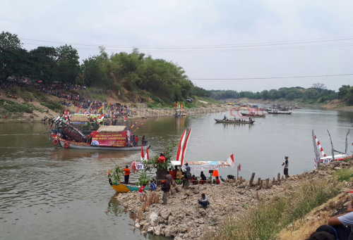 Ribuan Warga Padati Lokasi Finish Perahu di TBS